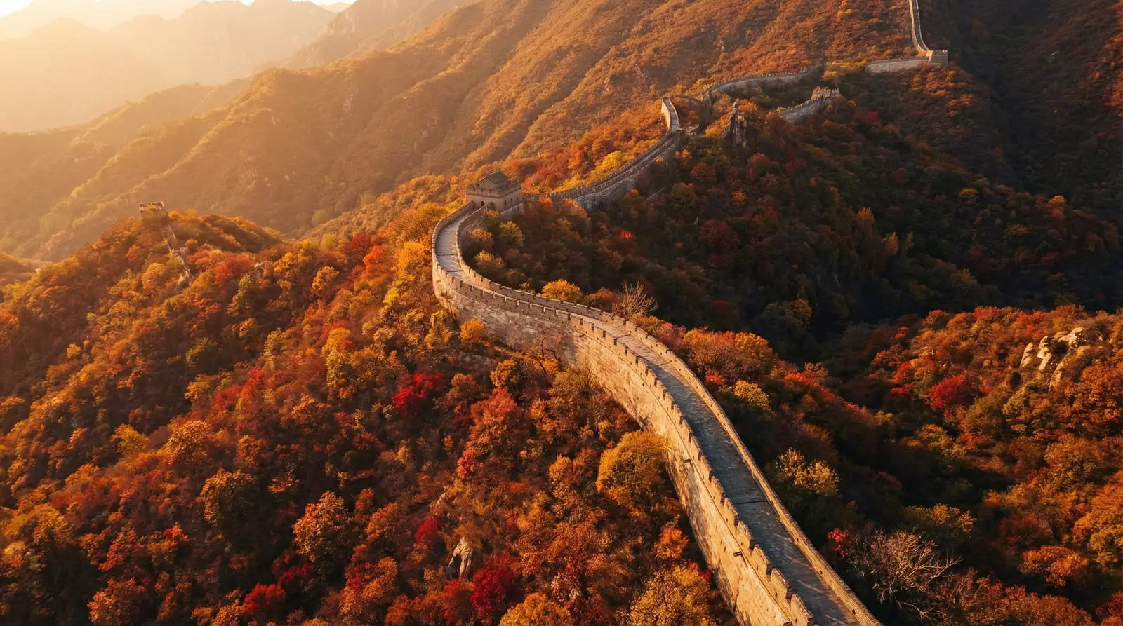 蜜桃导航在线 秋日长城航拍全景